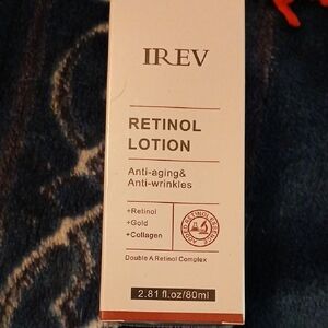 Retinol Lotion - Anti-Aging Moisturizer with Gold Accents